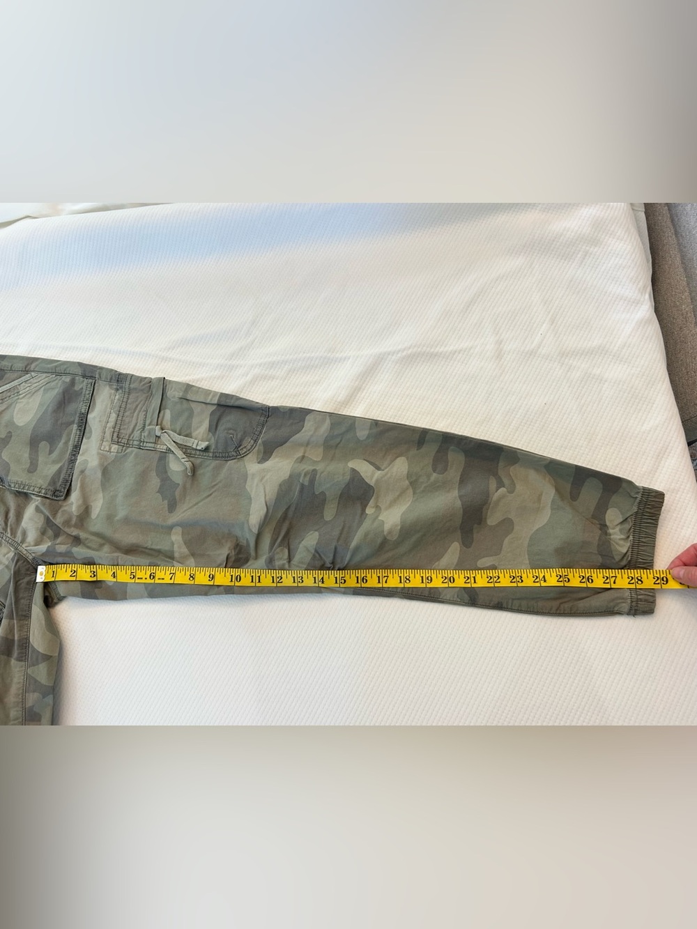 American Eagle Outfitters Olive Green Camo Joggers - Picture 9 of 9